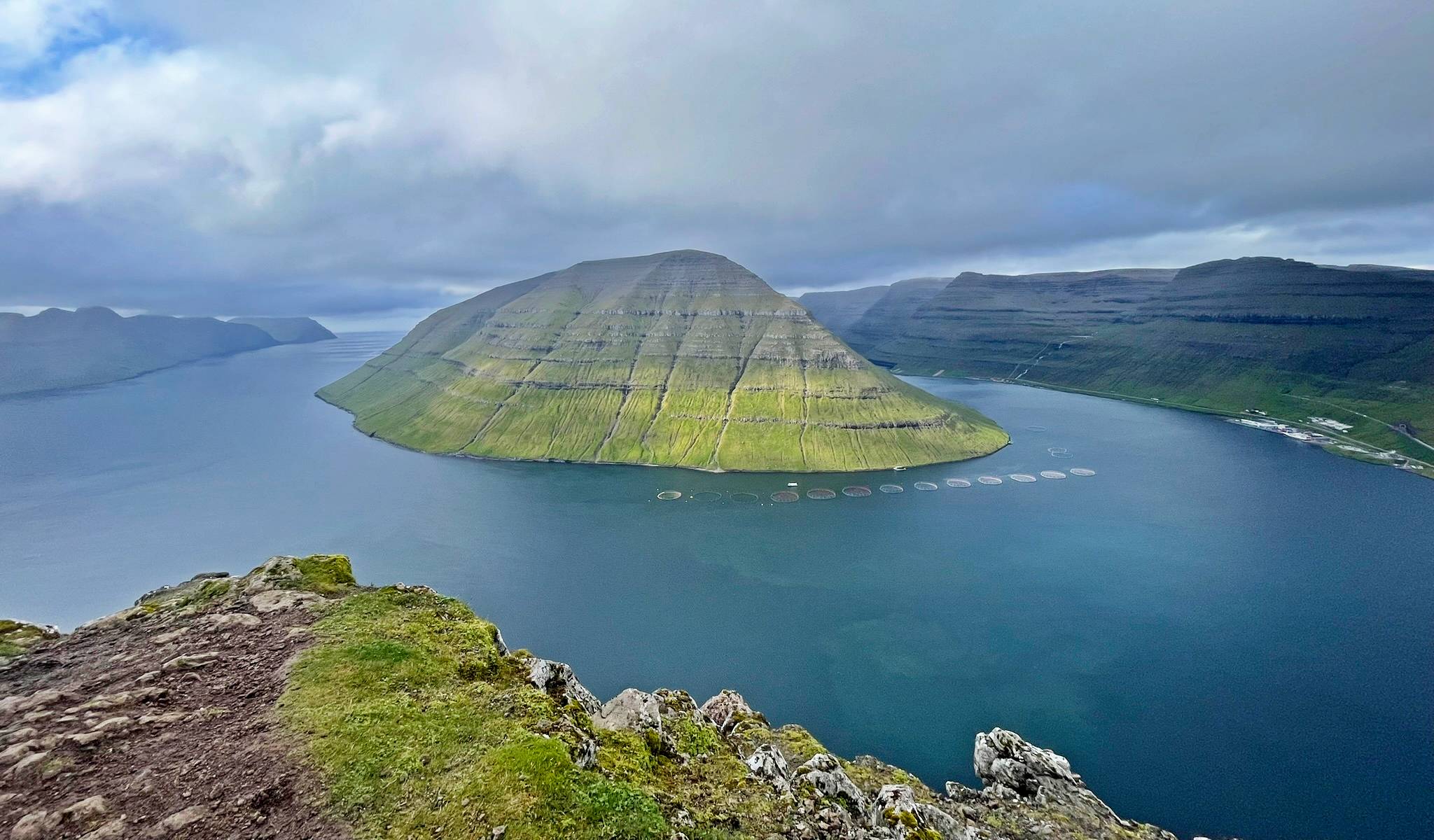 Qué ver en las Islas Feroe: guía para perderse entre ovejas, acantilados y cascadas